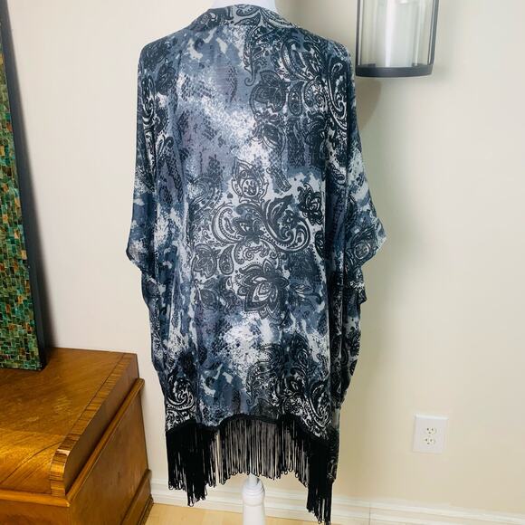 Avenue One Size Short Sleeve Open Shawl Cardigan Kimono Slate Blue Grey Fringe - Picture 3 of 9